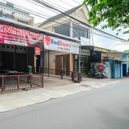 RedDoorz Syariah near Stasiun Gubeng 2-2